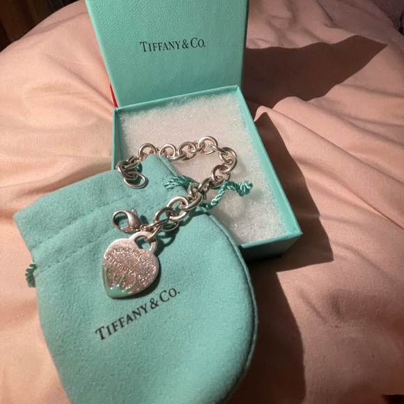 Tiffany & Co. Silver Bracelet with Heart Charm - Picture 4 of 8